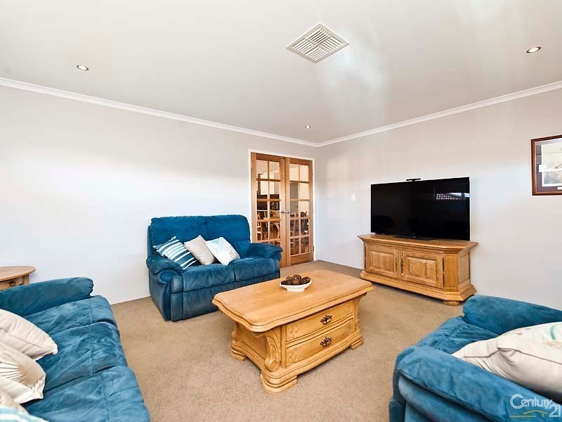 22 Liriope Parkway, Sinagra WA 6065