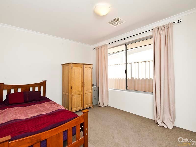 22 Liriope Parkway, Sinagra WA 6065