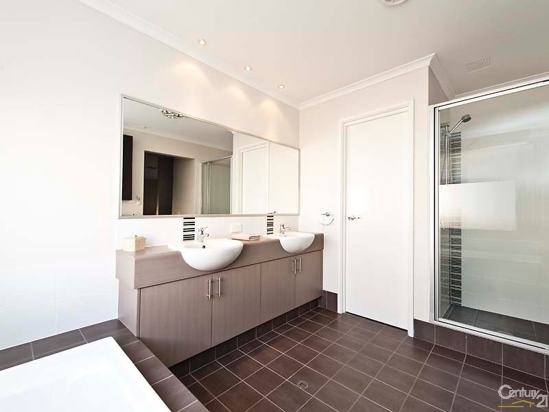 22 Liriope Parkway, Sinagra WA 6065