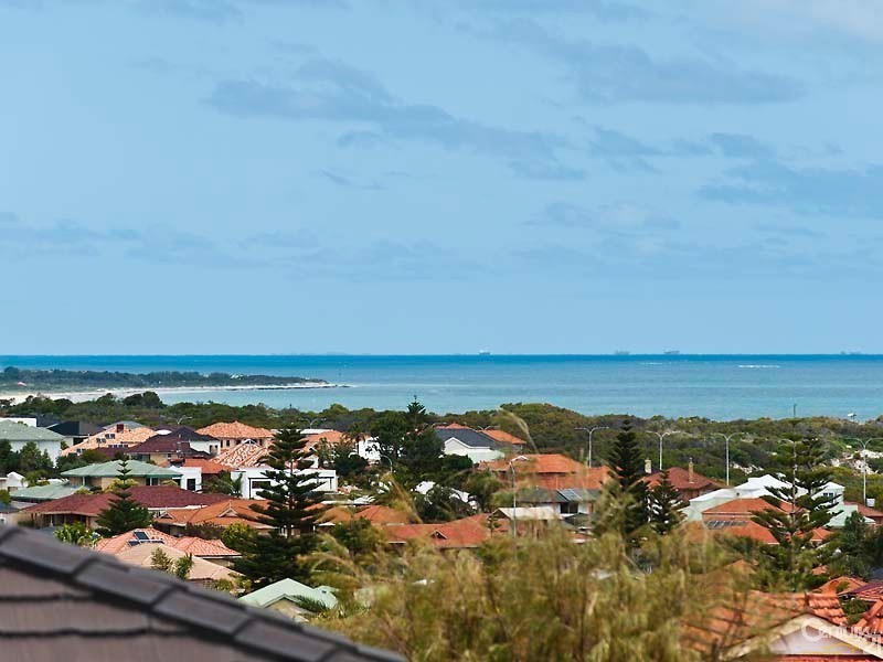 8 Rainbow View, Ocean Reef WA 6027