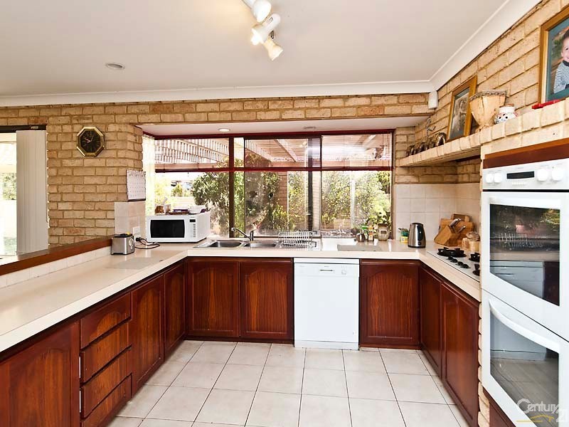 8 Rainbow View, Ocean Reef WA 6027