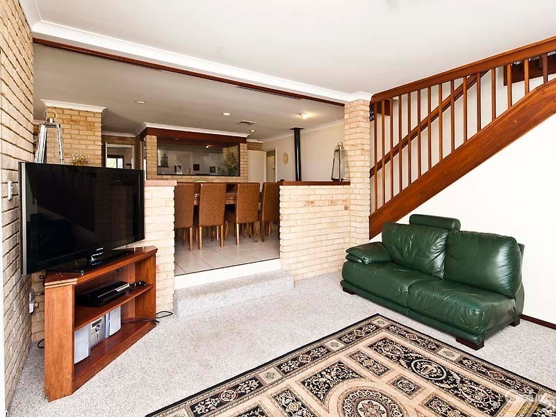 8 Rainbow View, Ocean Reef WA 6027