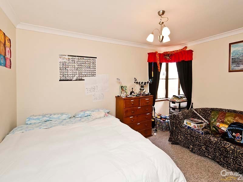 8 Rainbow View, Ocean Reef WA 6027