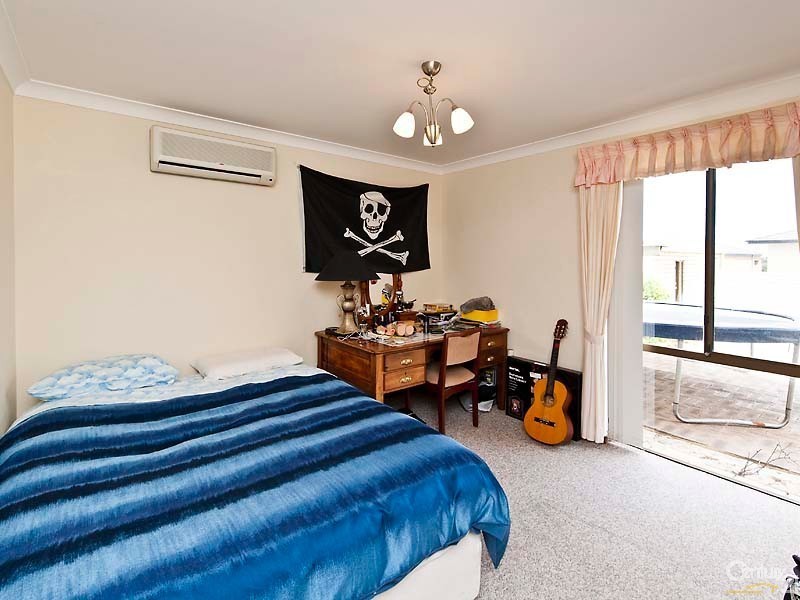 8 Rainbow View, Ocean Reef WA 6027