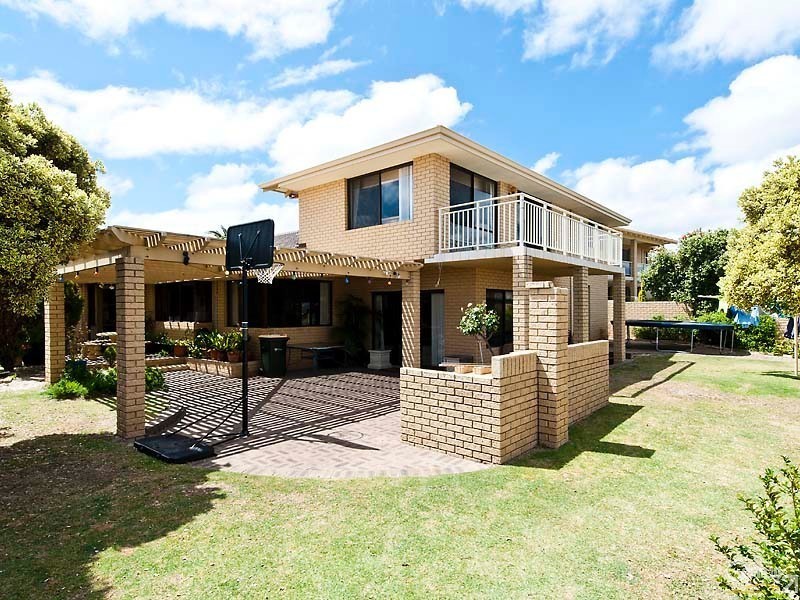 8 Rainbow View, Ocean Reef WA 6027
