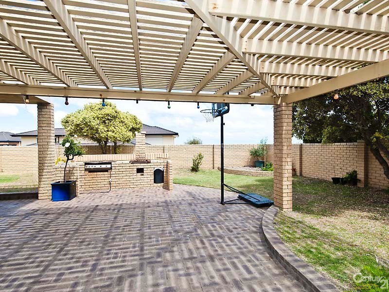 8 Rainbow View, Ocean Reef WA 6027