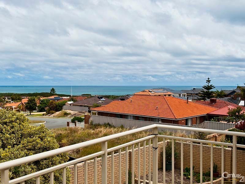 8 Rainbow View, Ocean Reef WA 6027