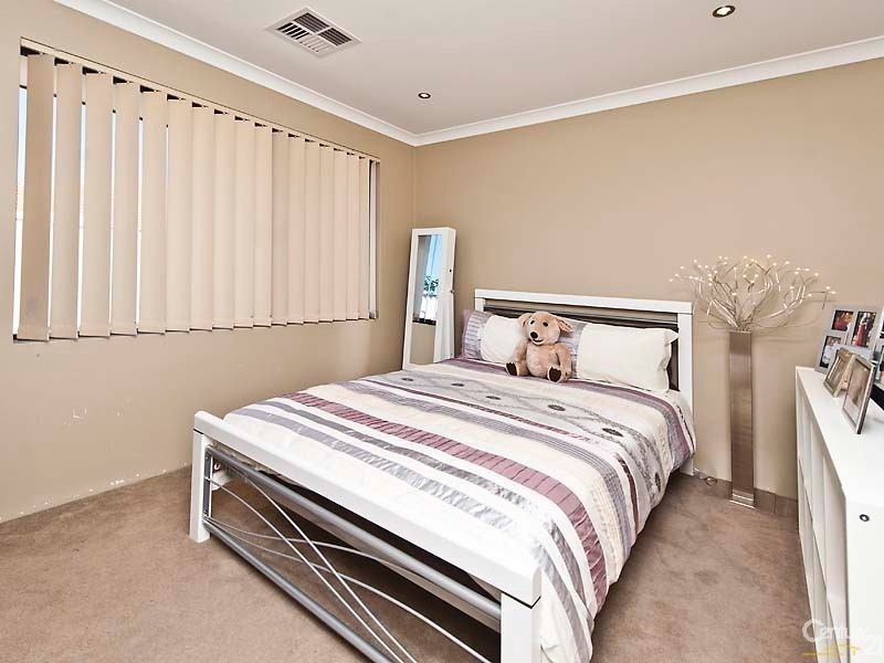 73 Tandara Fairway, Tapping WA 6065