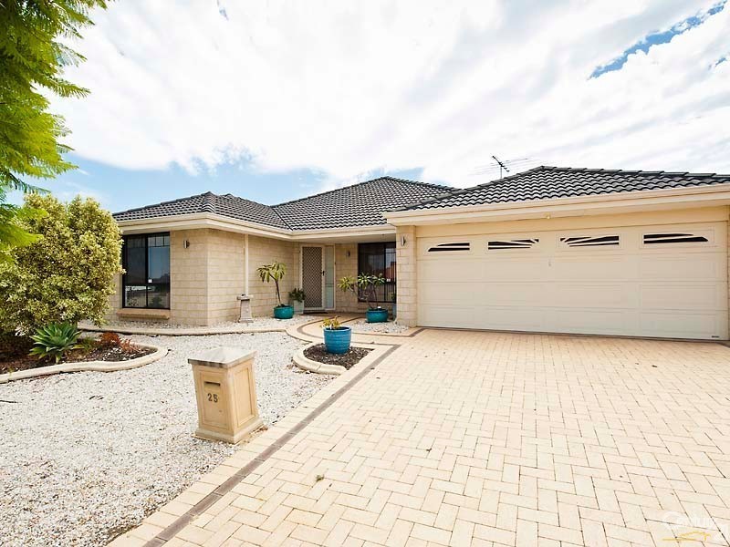 25 Allanbi Circle, Carramar WA 6031