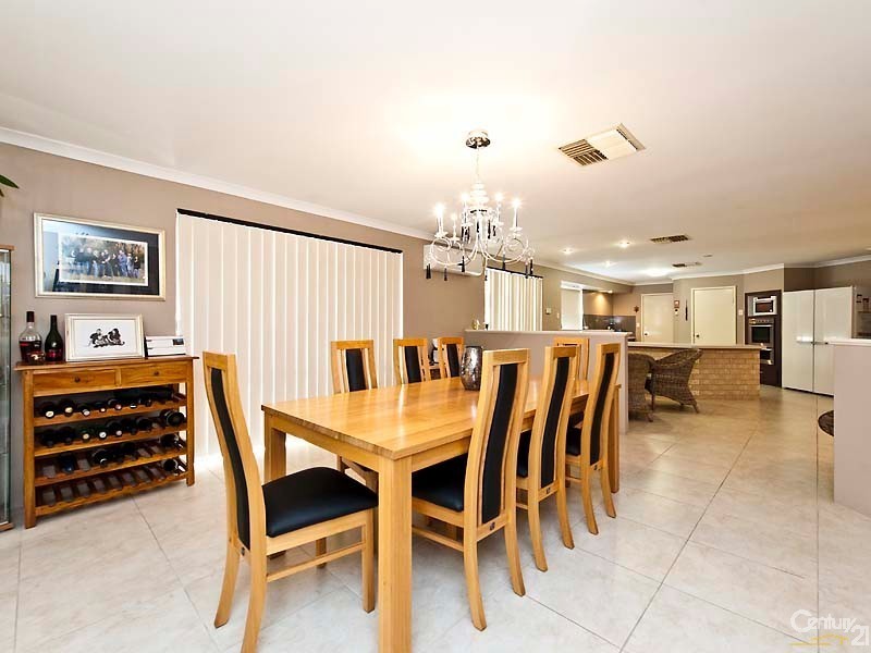 25 Allanbi Circle, Carramar WA 6031