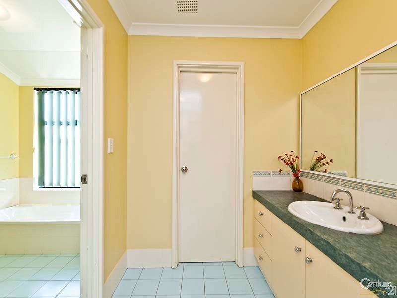25 Allanbi Circle, Carramar WA 6031