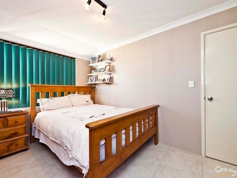 25 Allanbi Circle, Carramar WA 6031