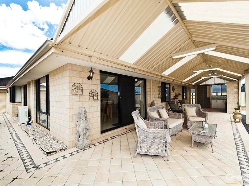 25 Allanbi Circle, Carramar WA 6031