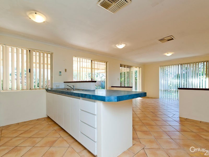 6 Bianchi Place, Alexander Heights WA 6064