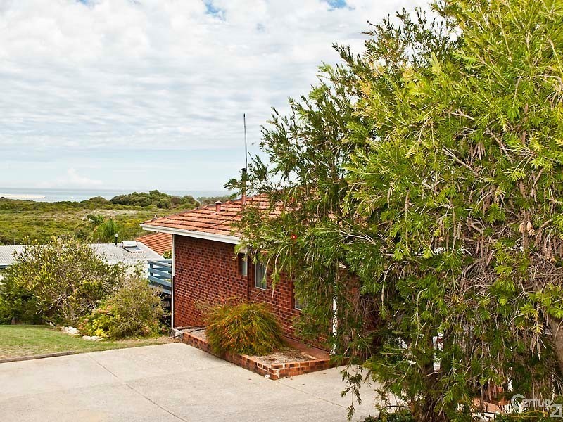 14 Dennis Street, Quinns Rocks WA 6030