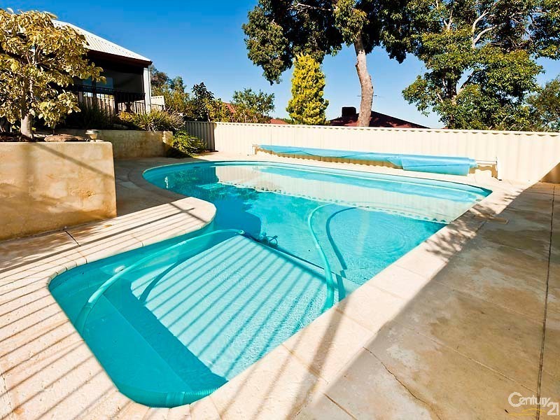 70 Carwoola Circle, Carramar WA 6031