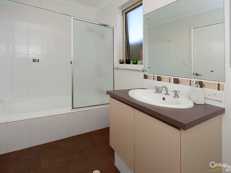 34 Simmonds Pass, Ellenbrook WA 6069