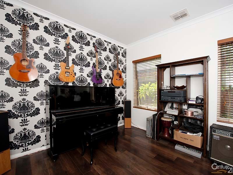 34 Simmonds Pass, Ellenbrook WA 6069