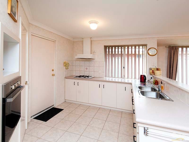 11 Jandabup Close, Sinagra WA 6065