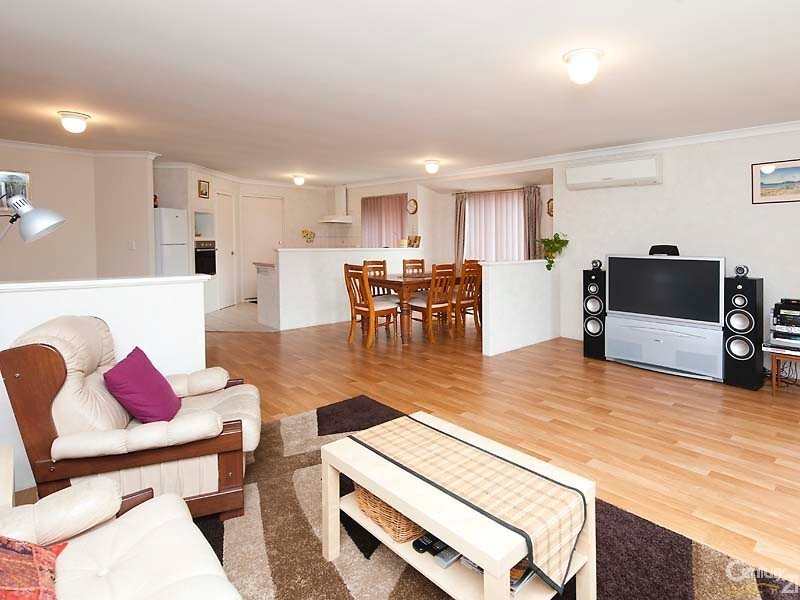 11 Jandabup Close, Sinagra WA 6065