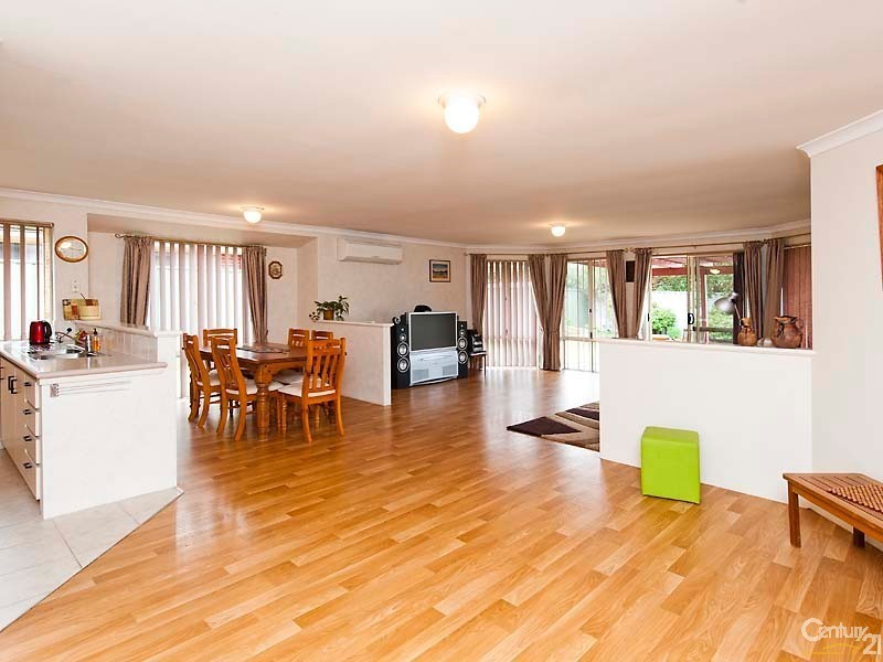 11 Jandabup Close, Sinagra WA 6065