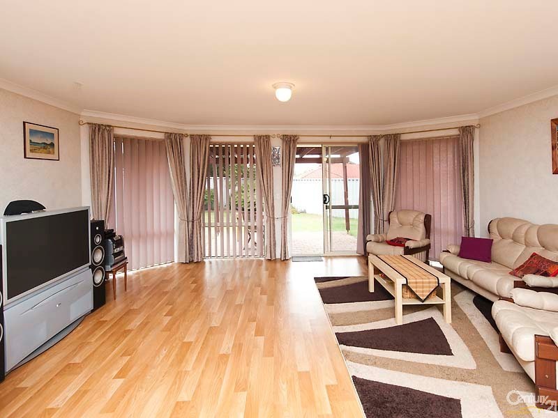 11 Jandabup Close, Sinagra WA 6065