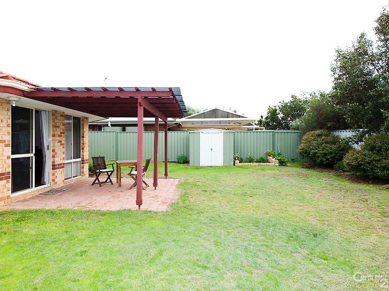 11 Jandabup Close, Sinagra WA 6065