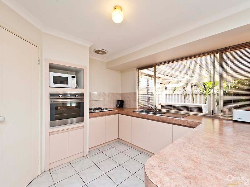 17 Sherlock Rise, Carramar WA 6031