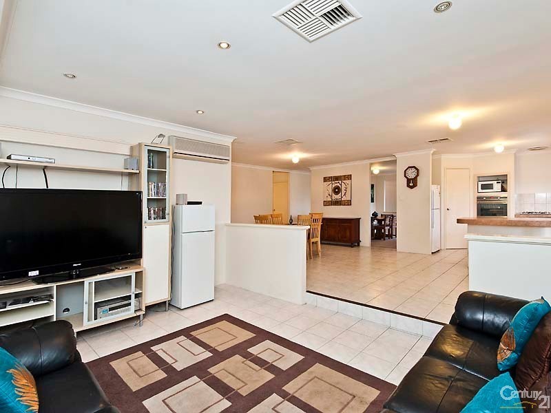 17 Sherlock Rise, Carramar WA 6031