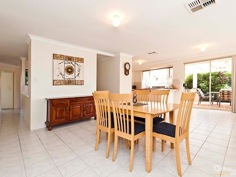 17 Sherlock Rise, Carramar WA 6031