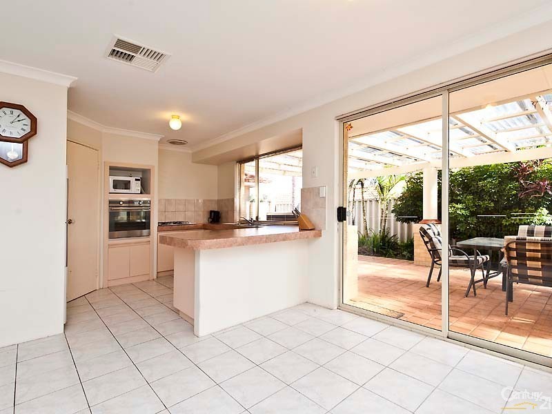17 Sherlock Rise, Carramar WA 6031
