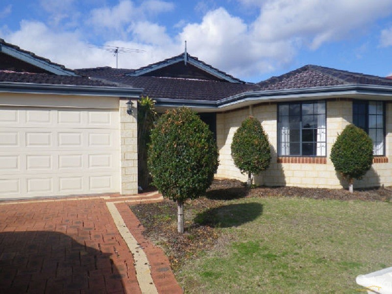 28 Strathalbyn Loop, Carramar WA 6031