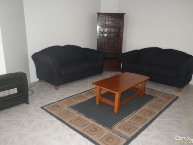 28 Strathalbyn Loop, Carramar WA 6031