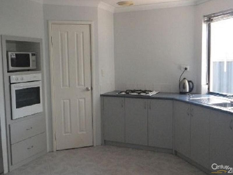 28 Strathalbyn Loop, Carramar WA 6031