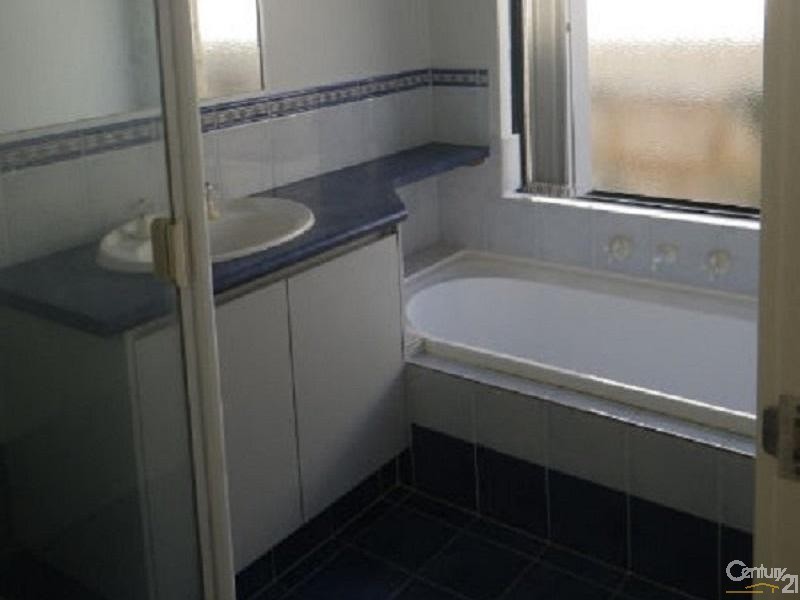 28 Strathalbyn Loop, Carramar WA 6031