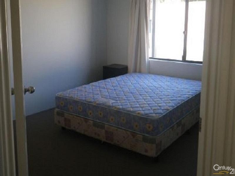 28 Strathalbyn Loop, Carramar WA 6031