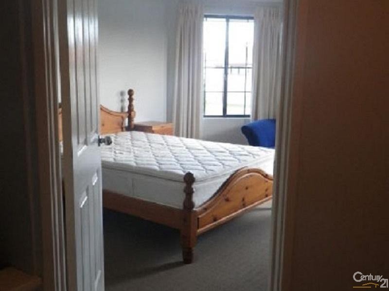 28 Strathalbyn Loop, Carramar WA 6031