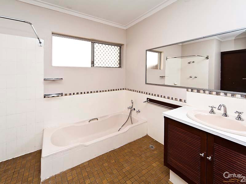 36 Cimbrook Way, Duncraig WA 6023