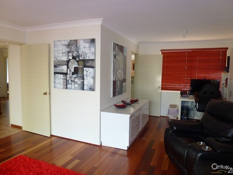 6 Cumberland Way, Beldon WA 6027