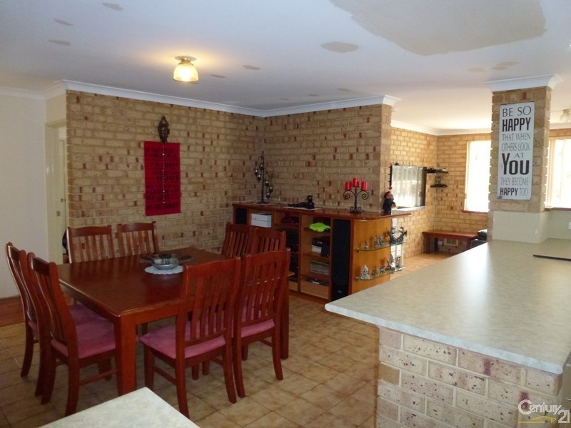 6 Cumberland Way, Beldon WA 6027