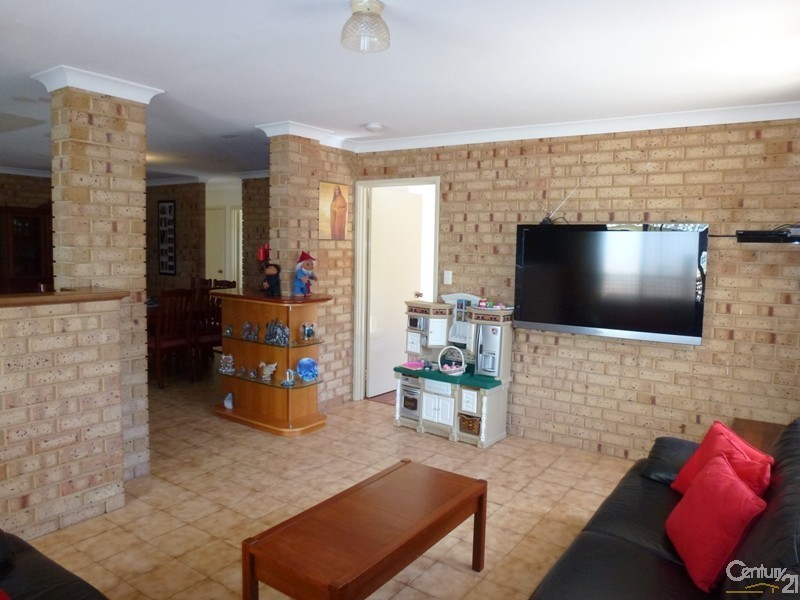 6 Cumberland Way, Beldon WA 6027