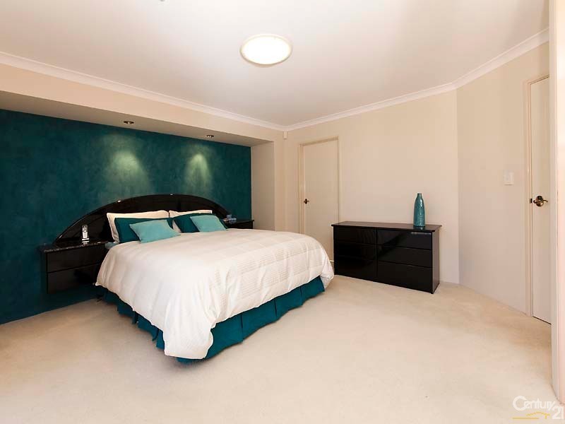 14 Rochester Drive, Mindarie WA 6030