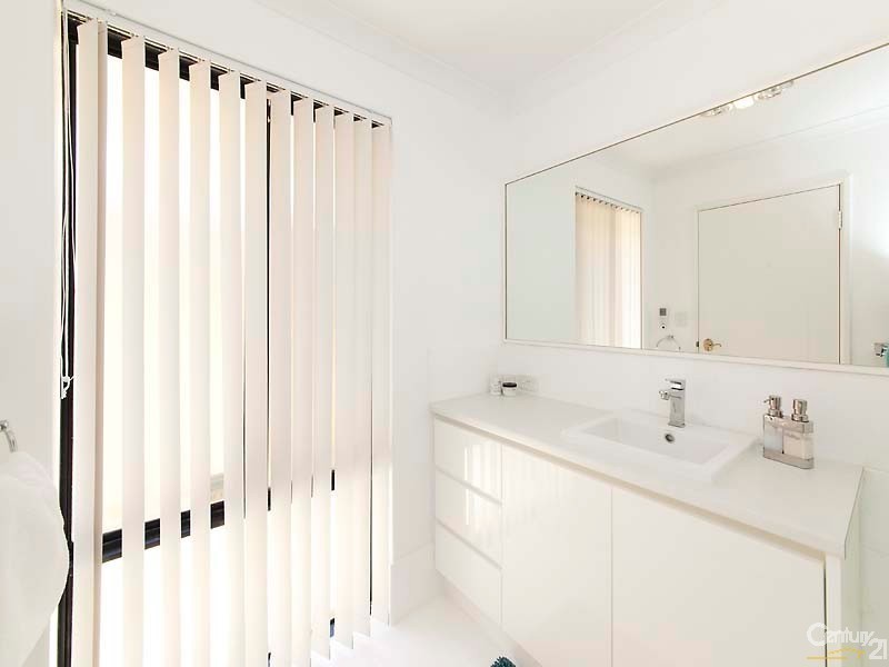 14 Rochester Drive, Mindarie WA 6030