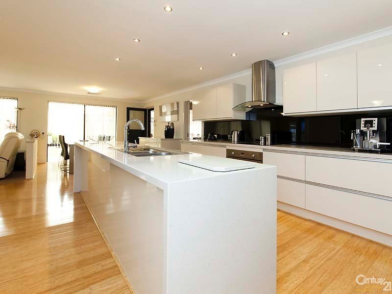 14 Rochester Drive, Mindarie WA 6030