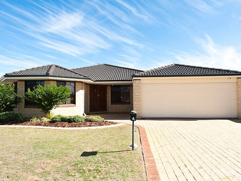 4 Beefwood Street, Banksia Grove WA 6031