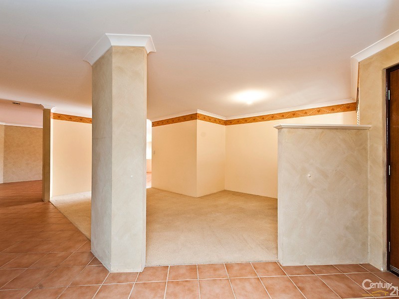 4 Beefwood Street, Banksia Grove WA 6031