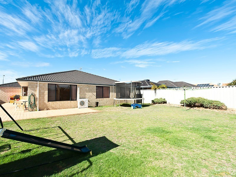 4 Beefwood Street, Banksia Grove WA 6031