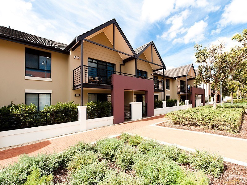 4/174 Lakeside Drive, Joondalup WA 6027