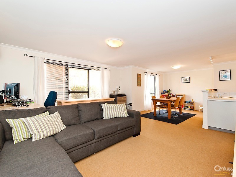 4/174 Lakeside Drive, Joondalup WA 6027