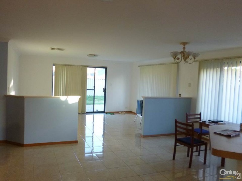 40 Clarafield Meander, Tapping WA 6065